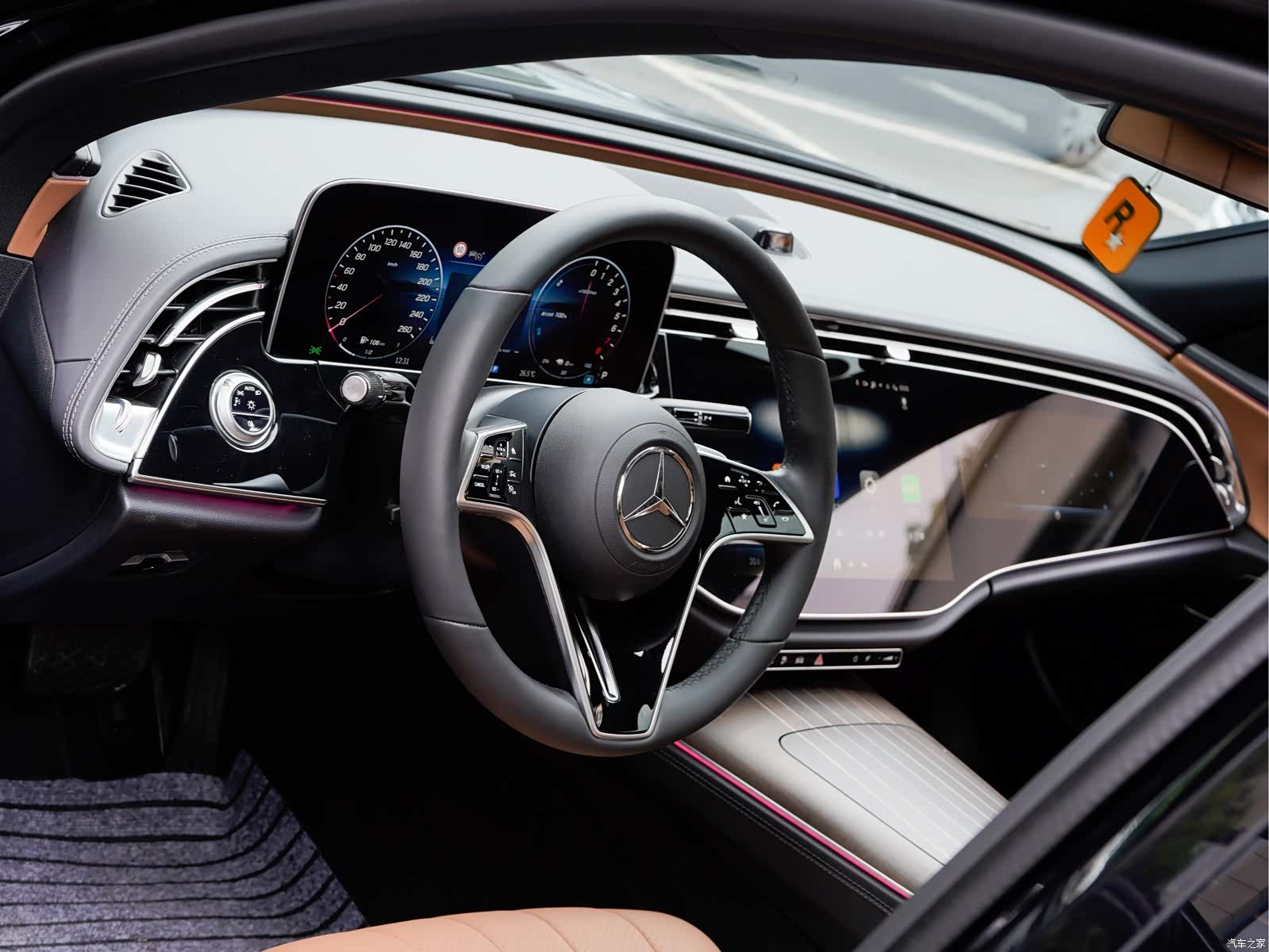 Mercedes-Benz E-Class, 2024 13