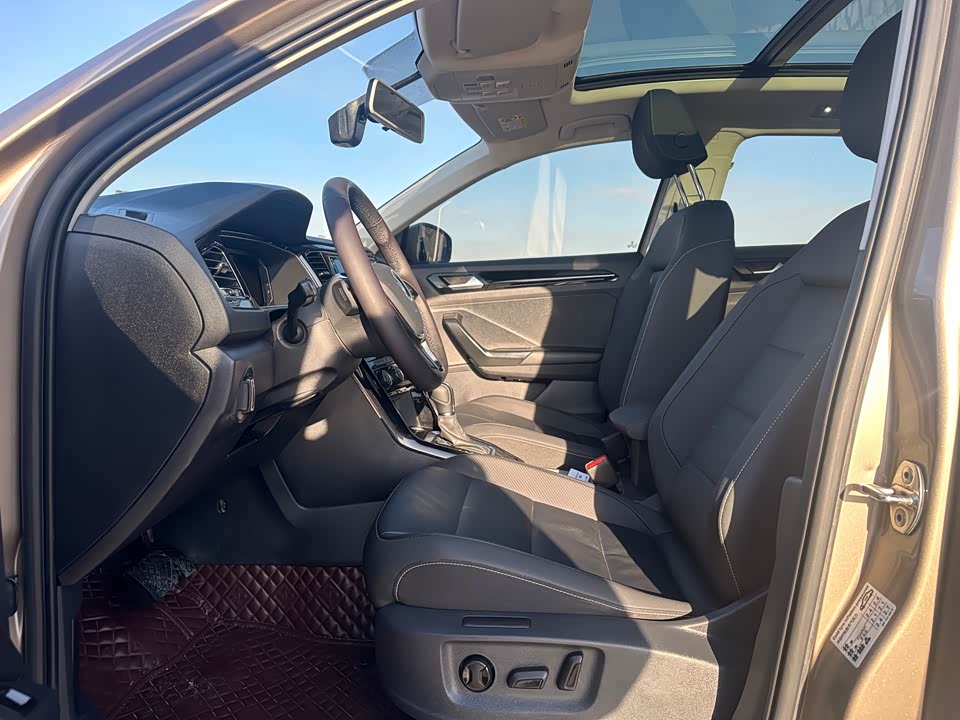 Volkswagen T-ROC exploring Songs