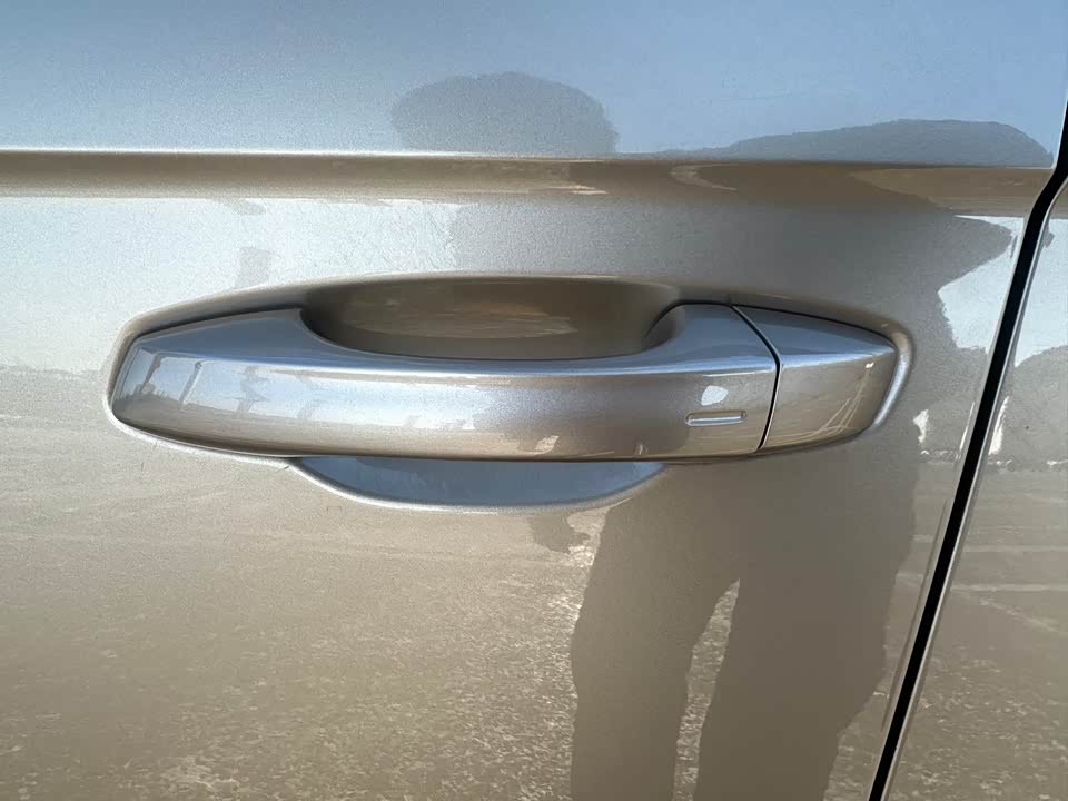 Volkswagen T-ROC exploring Songs