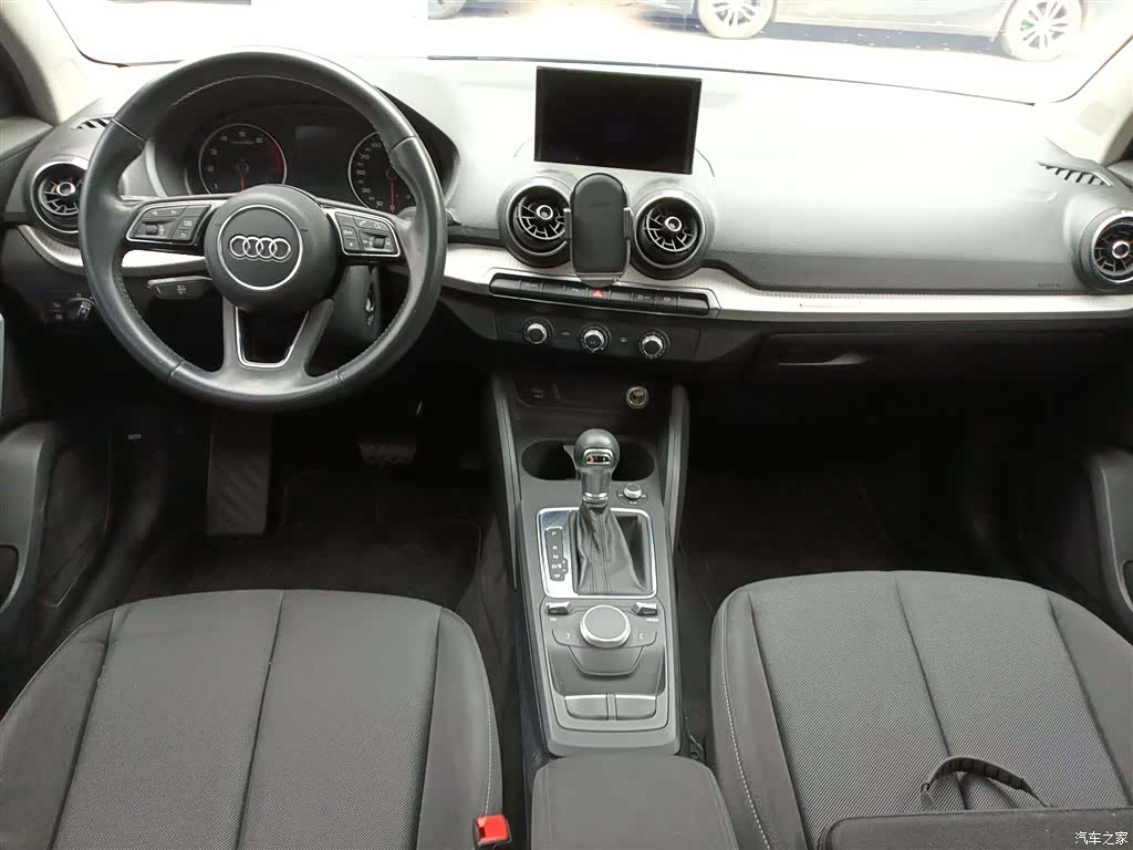 Audi Q2L, 2020 6