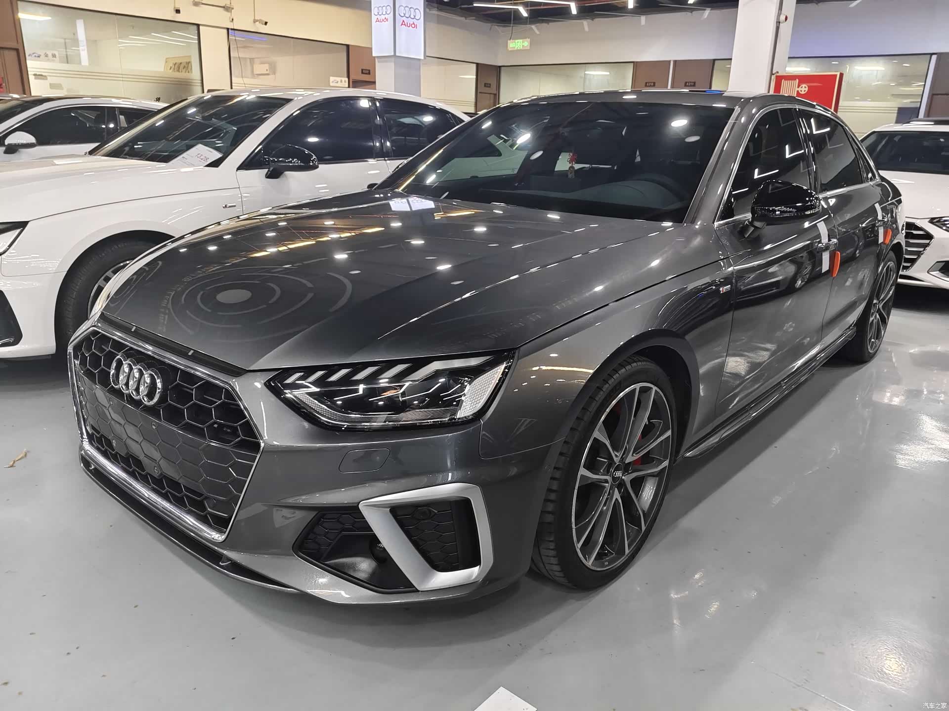 Audi A4L, 2022 1