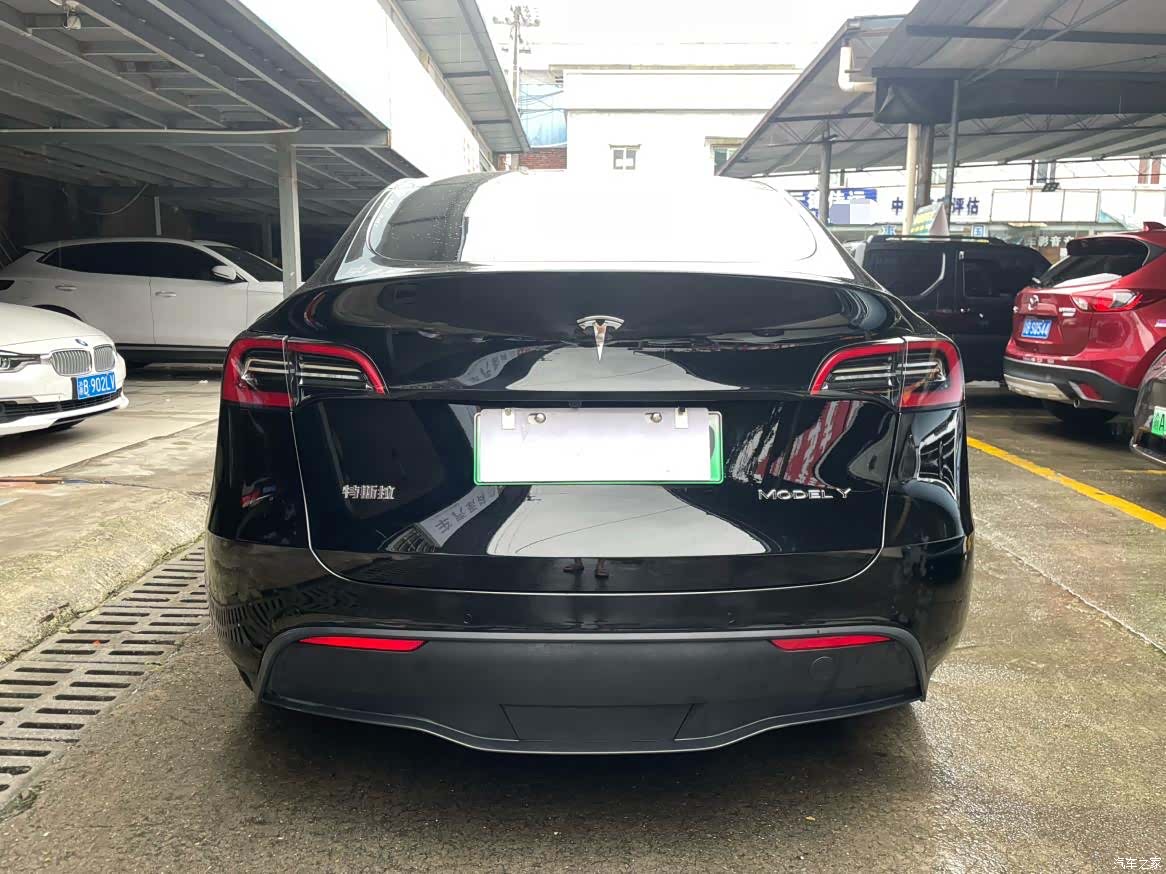 Tesla Model Y, 2024 16
