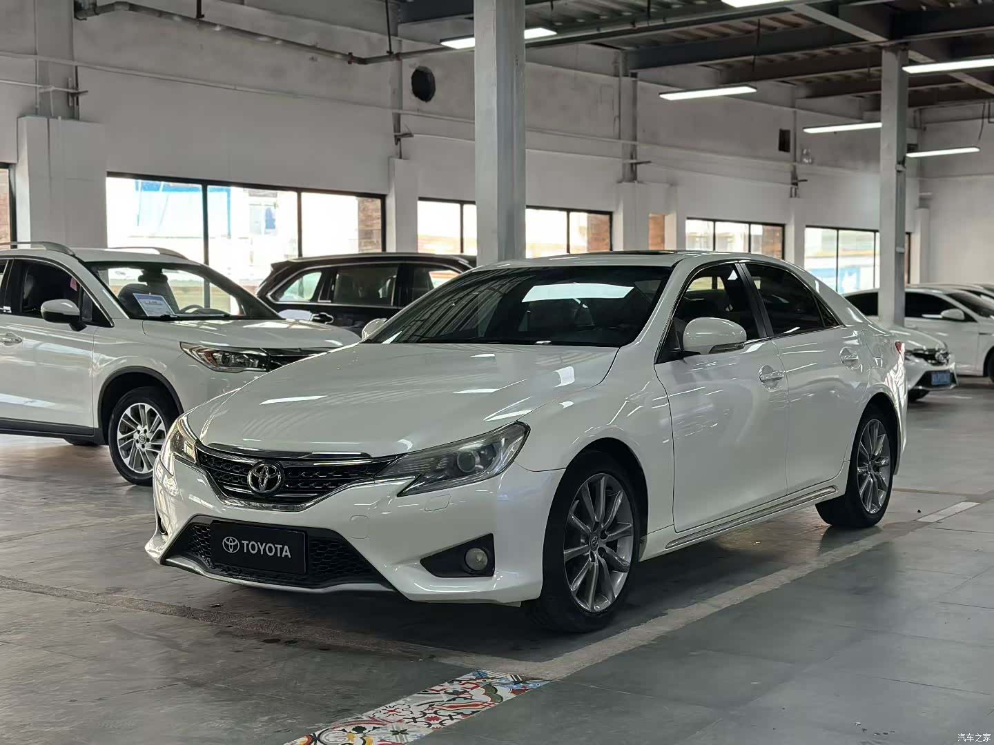 Toyota 2.5V, 2015 2