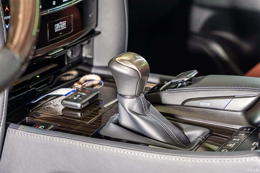 Lexus LX, 2022 14