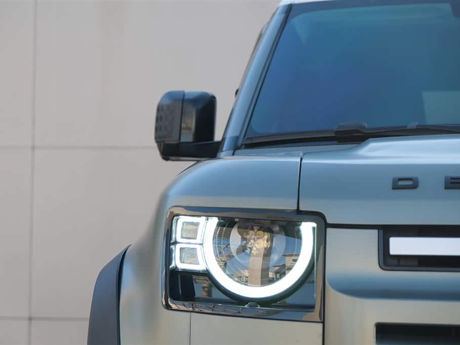 Land Rover guard