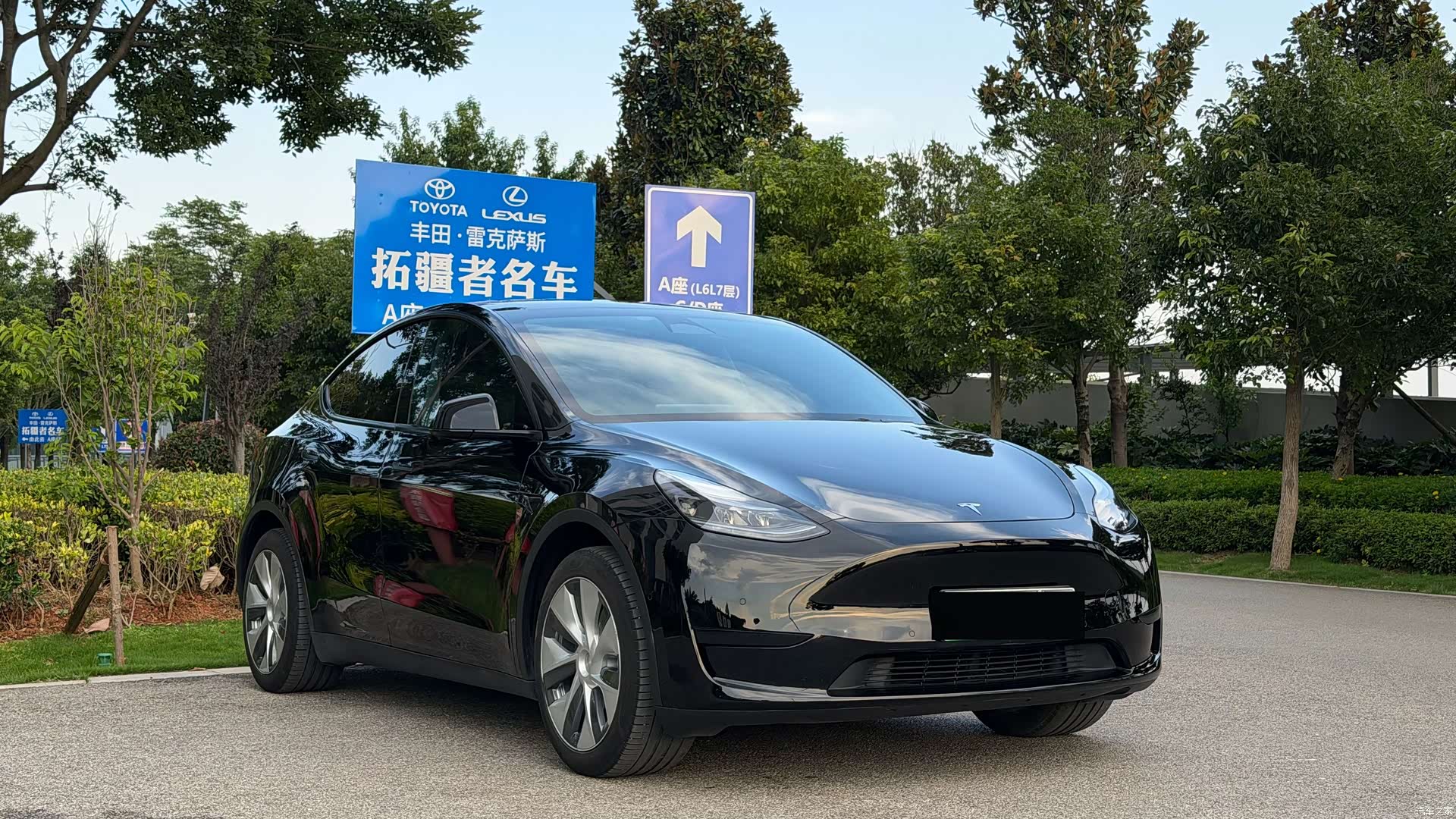 Tesla Model Y, 2023 3