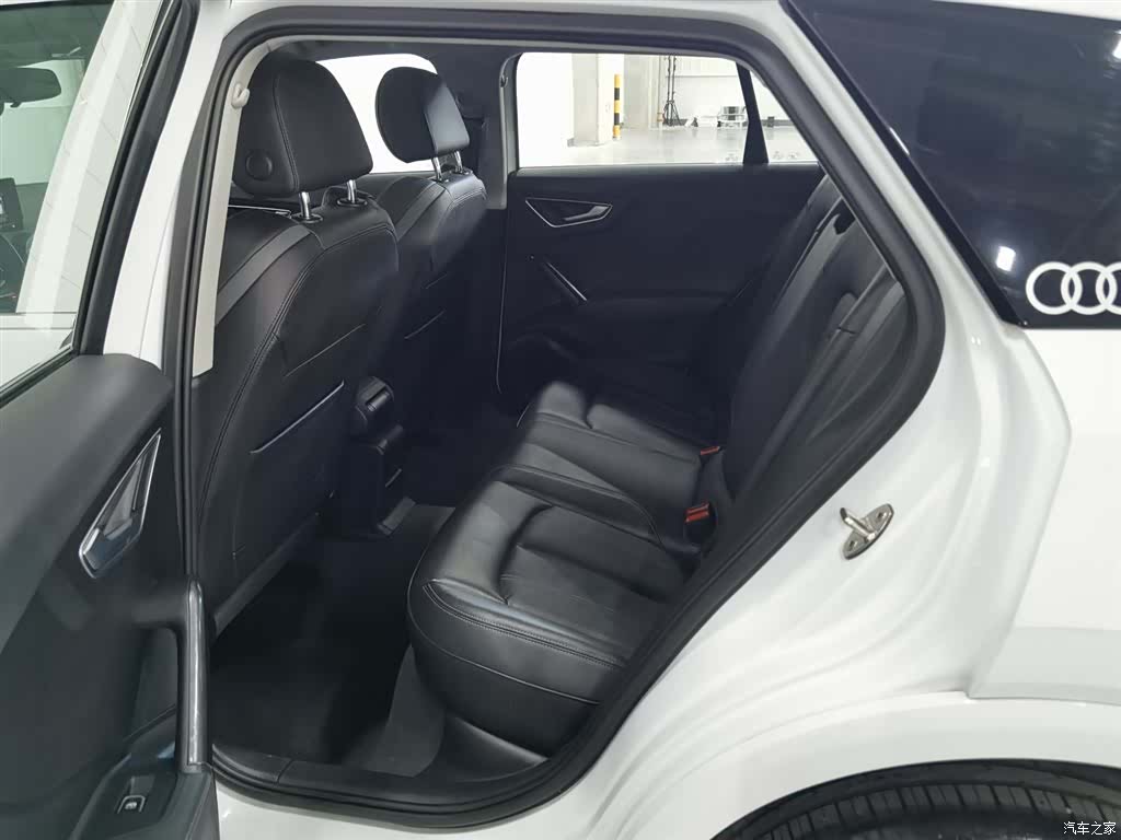 Audi Q2L, 2024 15