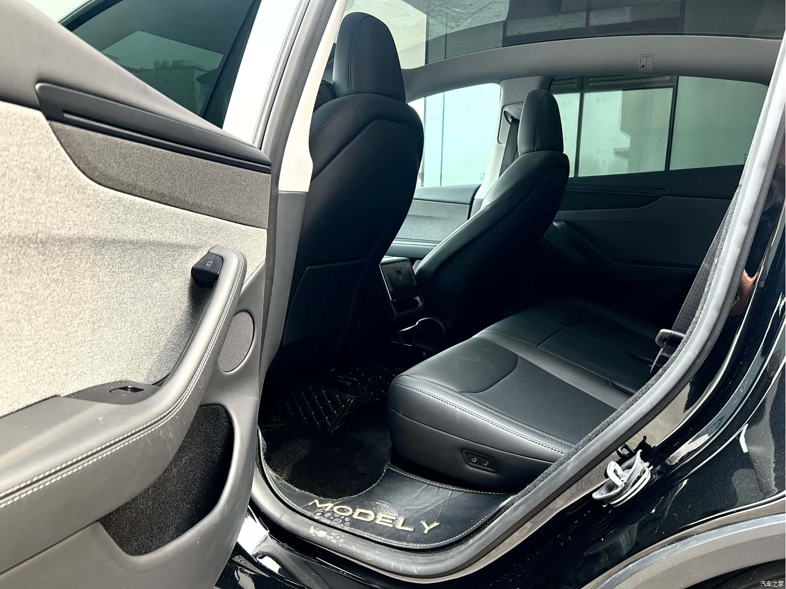 Tesla Model Y, 2026 8