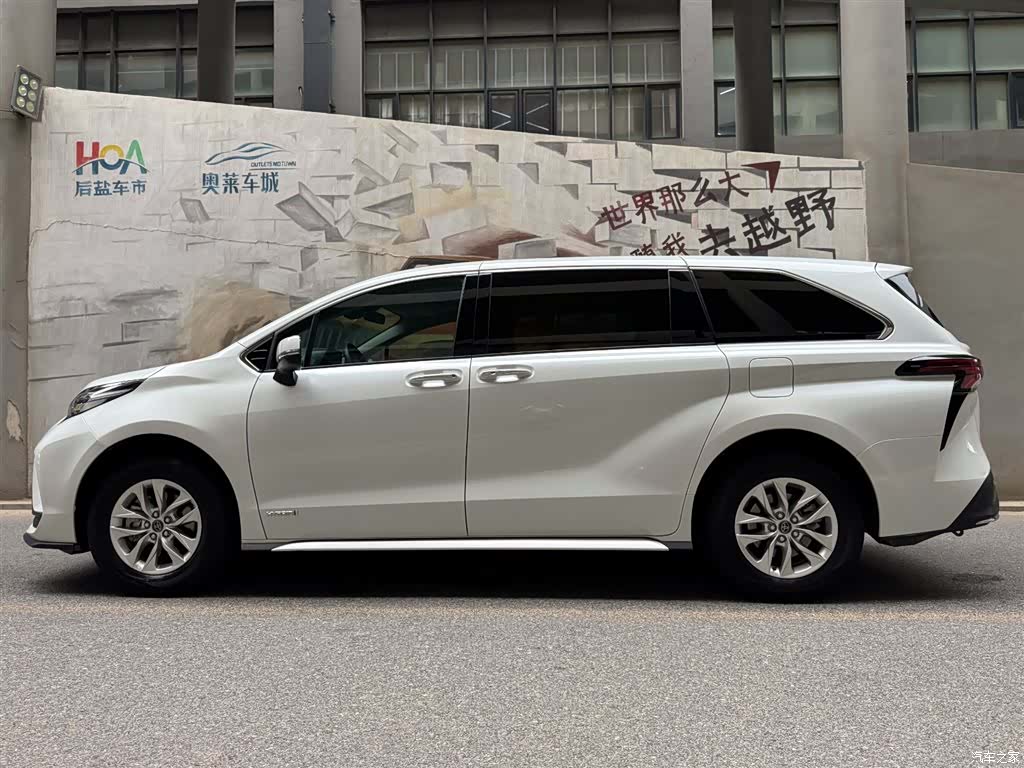 Toyota Granvia, 2023 3