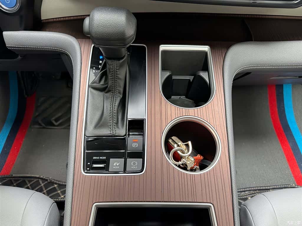 Toyota Granvia, 2023 15