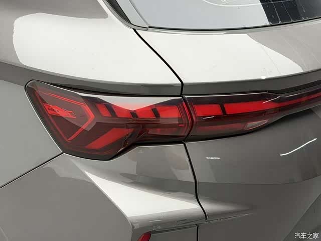 Geely Coolray, 2022 16