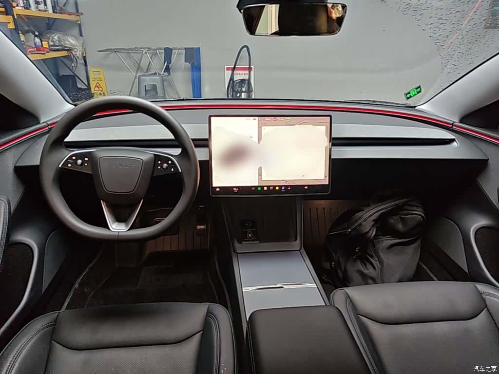 Tesla Model 3, 2025 10