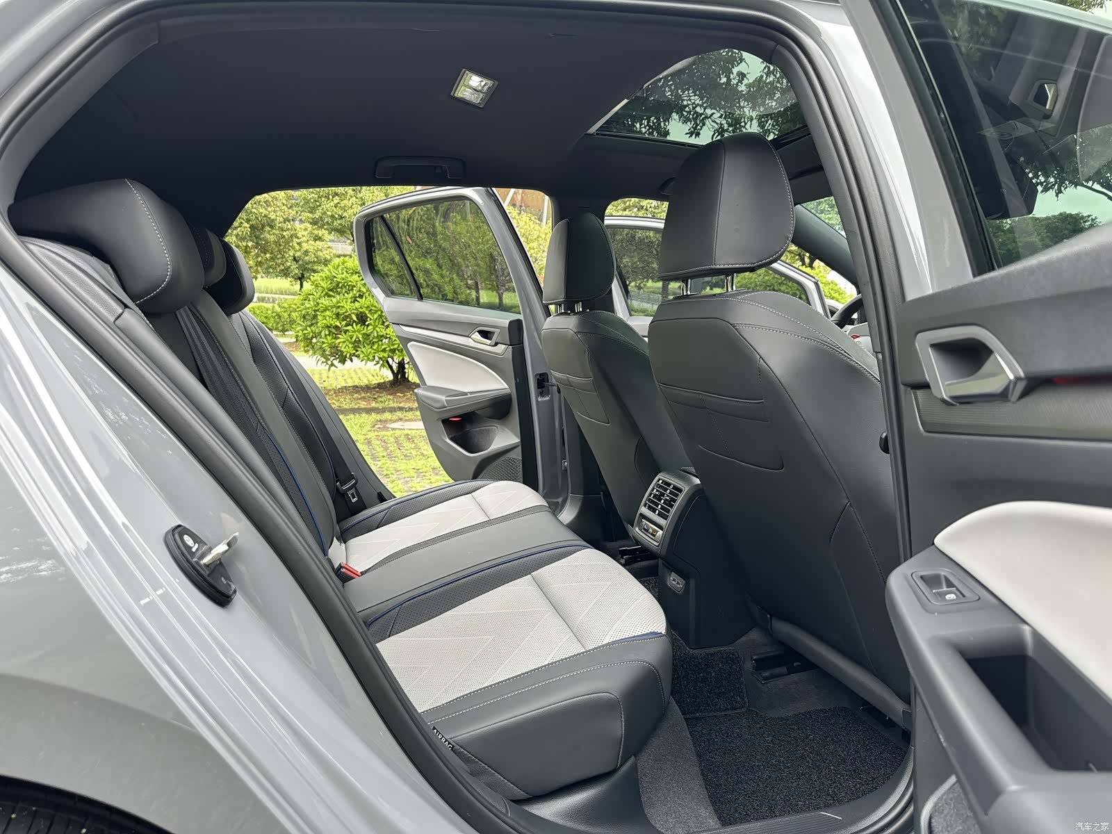 Volkswagen Golf, 2025 12