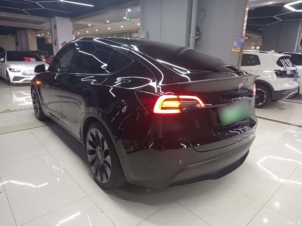 Tesla Model Y, 2023 все фото
