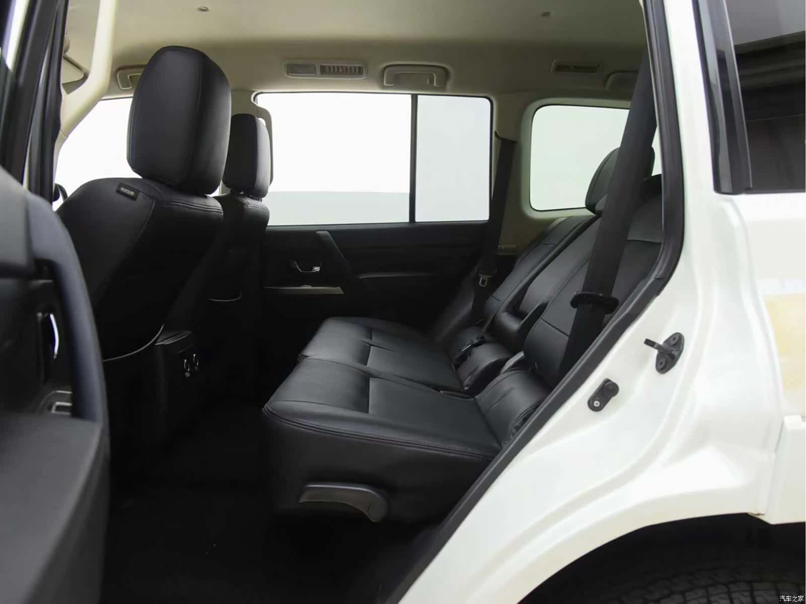 Mitsubishi Pajero, 2020 14