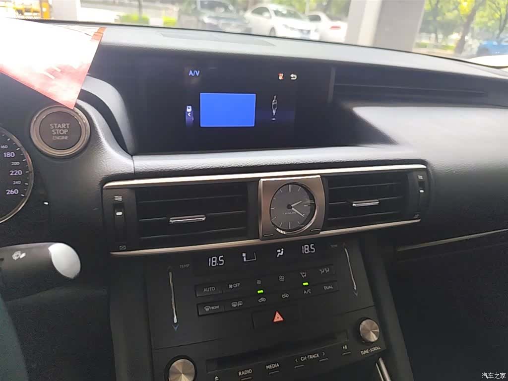 Lexus IS, 2017 13