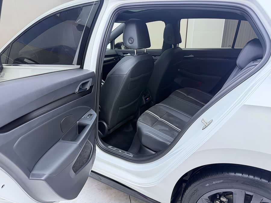 Volkswagen Golf 2023, фото 16