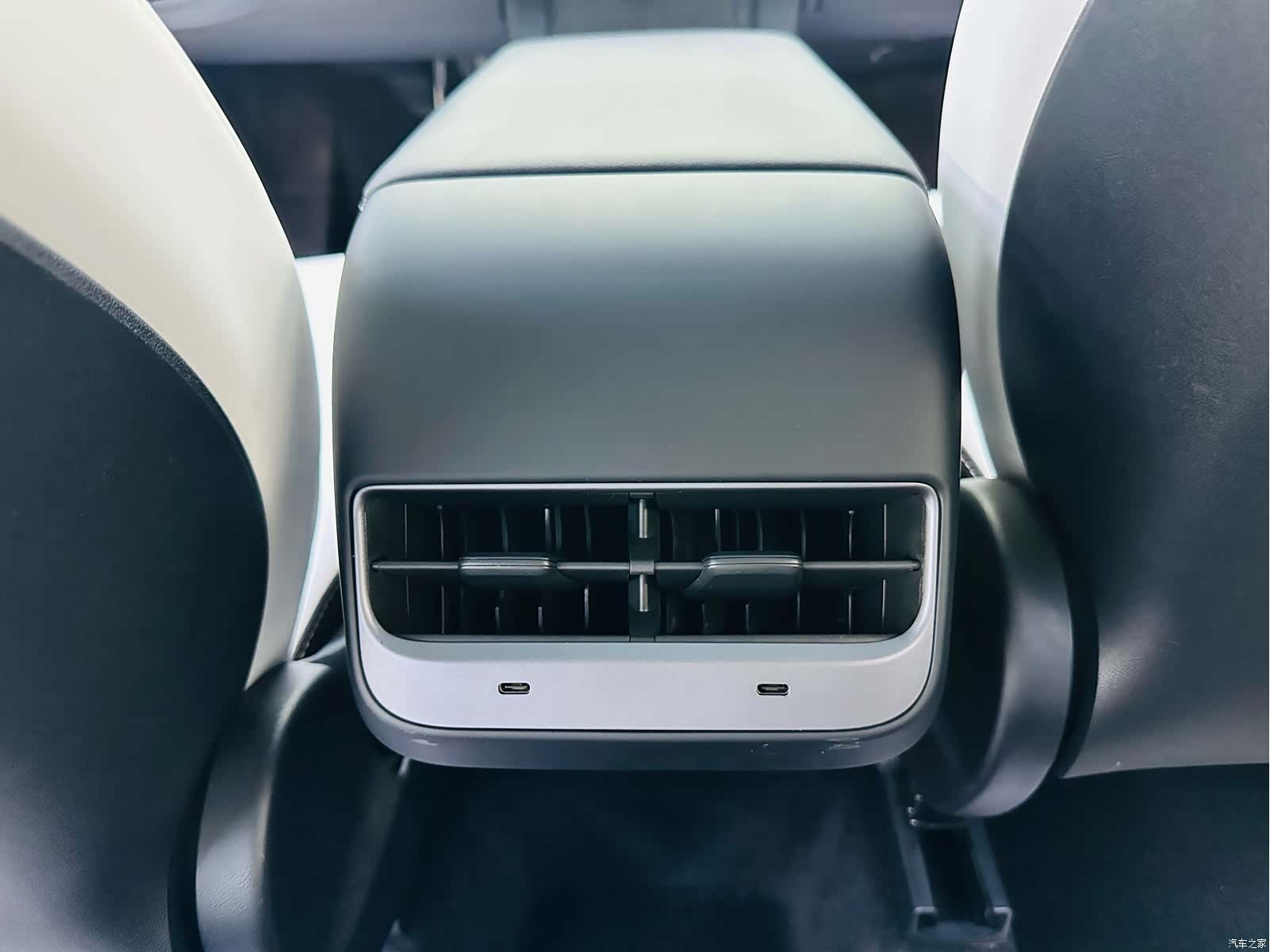 Tesla Model Y, 2023 17