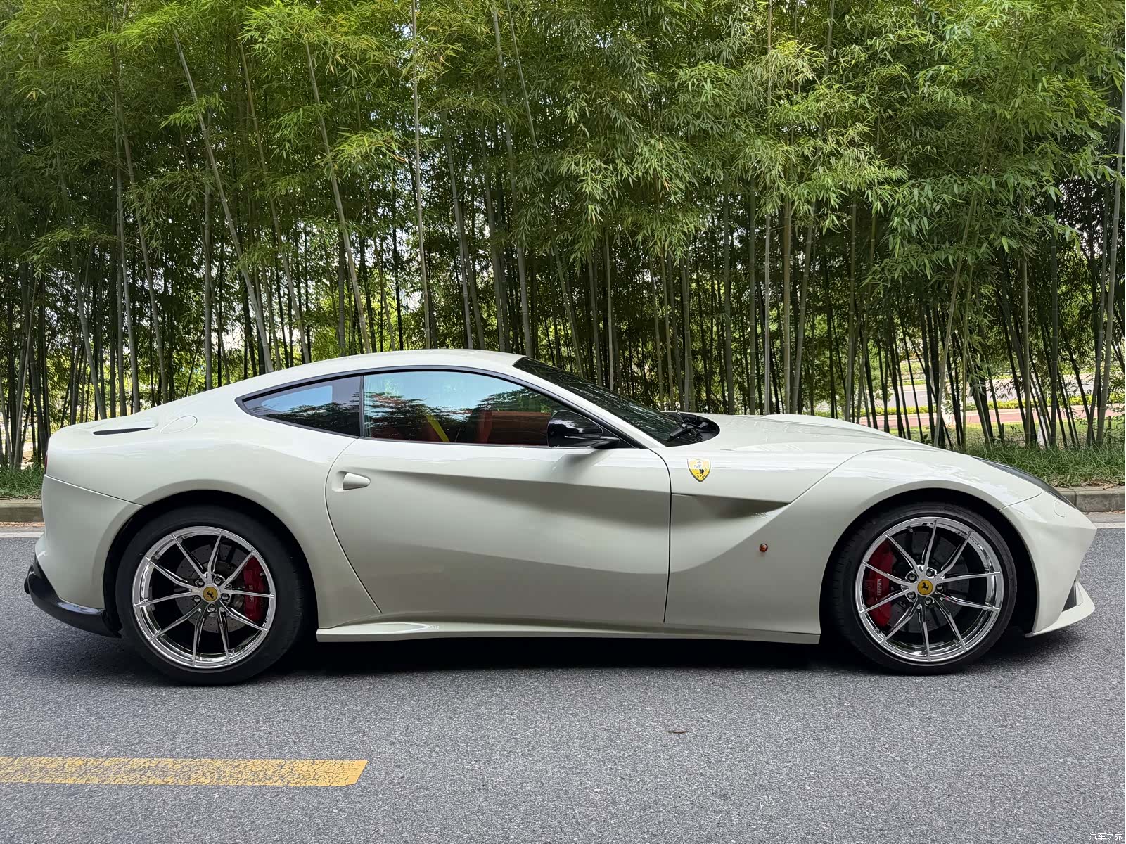 Ferrari F12ber, 2013 3