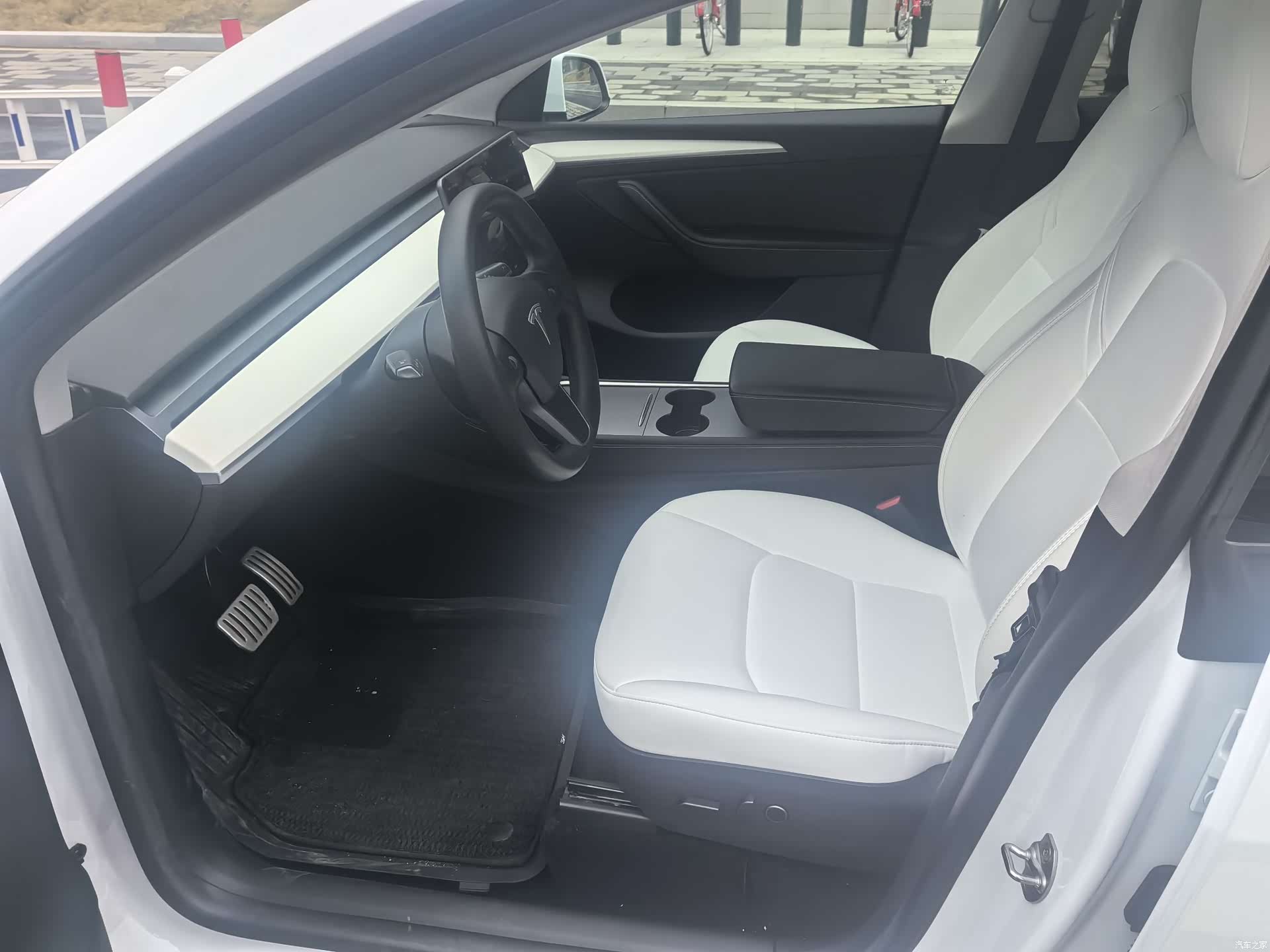 Tesla Model Y, 2022 все фото