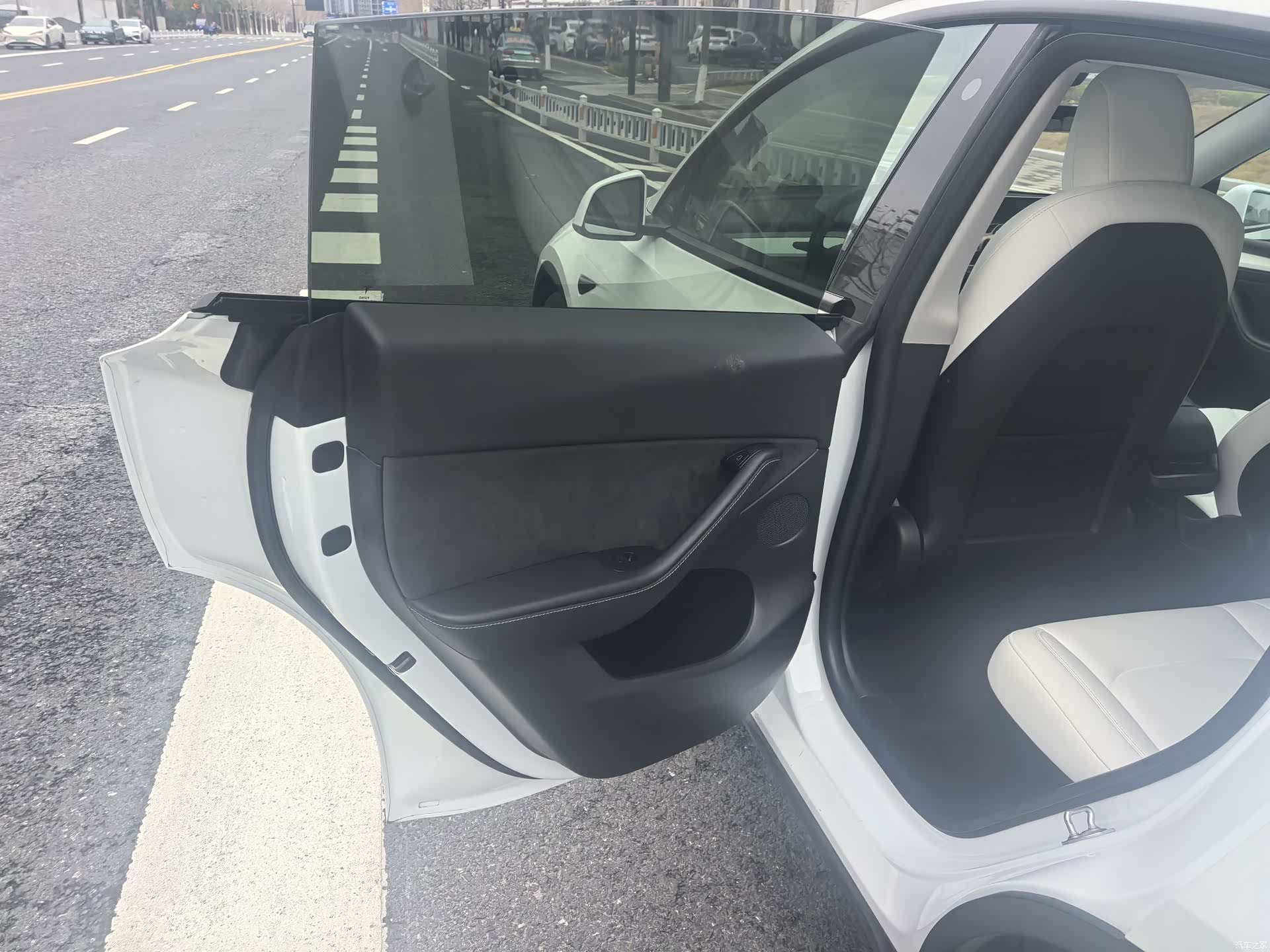 Tesla Model Y, 2022 7