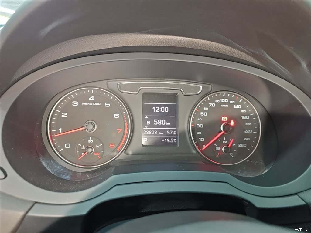 Audi Q3, 2017 12