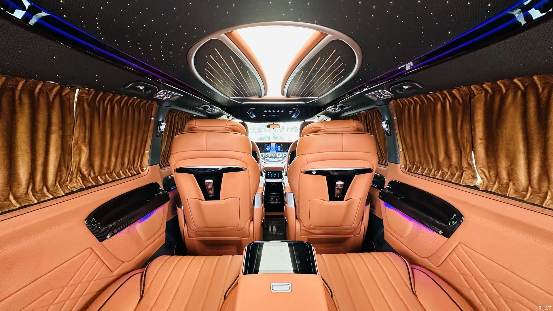 Mercedes-Benz 7, 2024 13