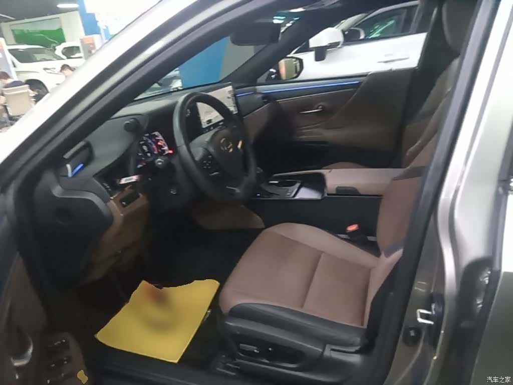 Lexus ES, 2025 16