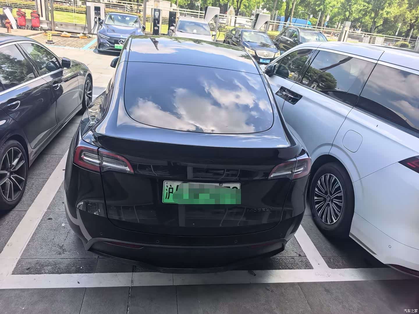 Tesla Model Y, 2023 4