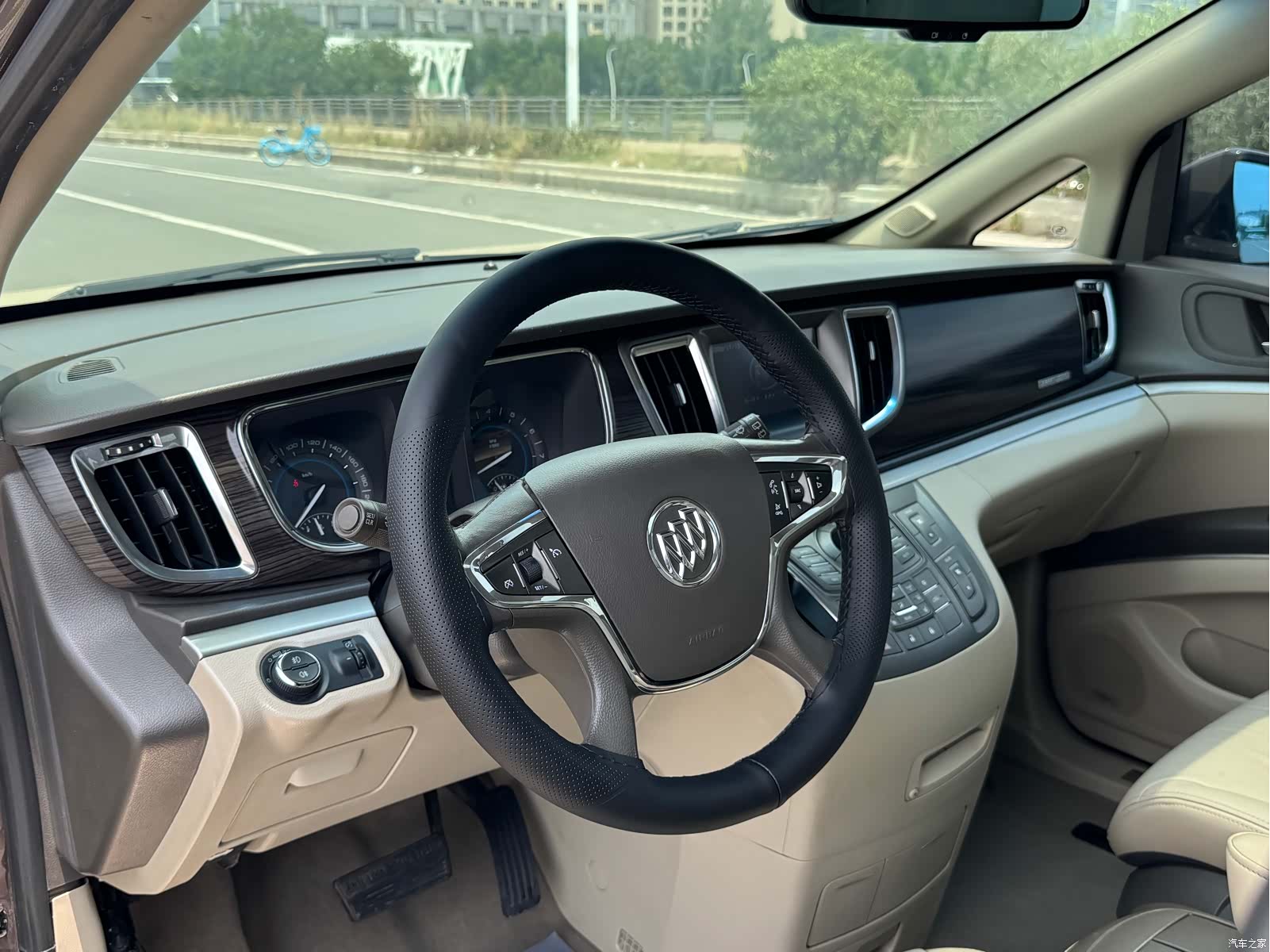 Buick GL8, 2012 15