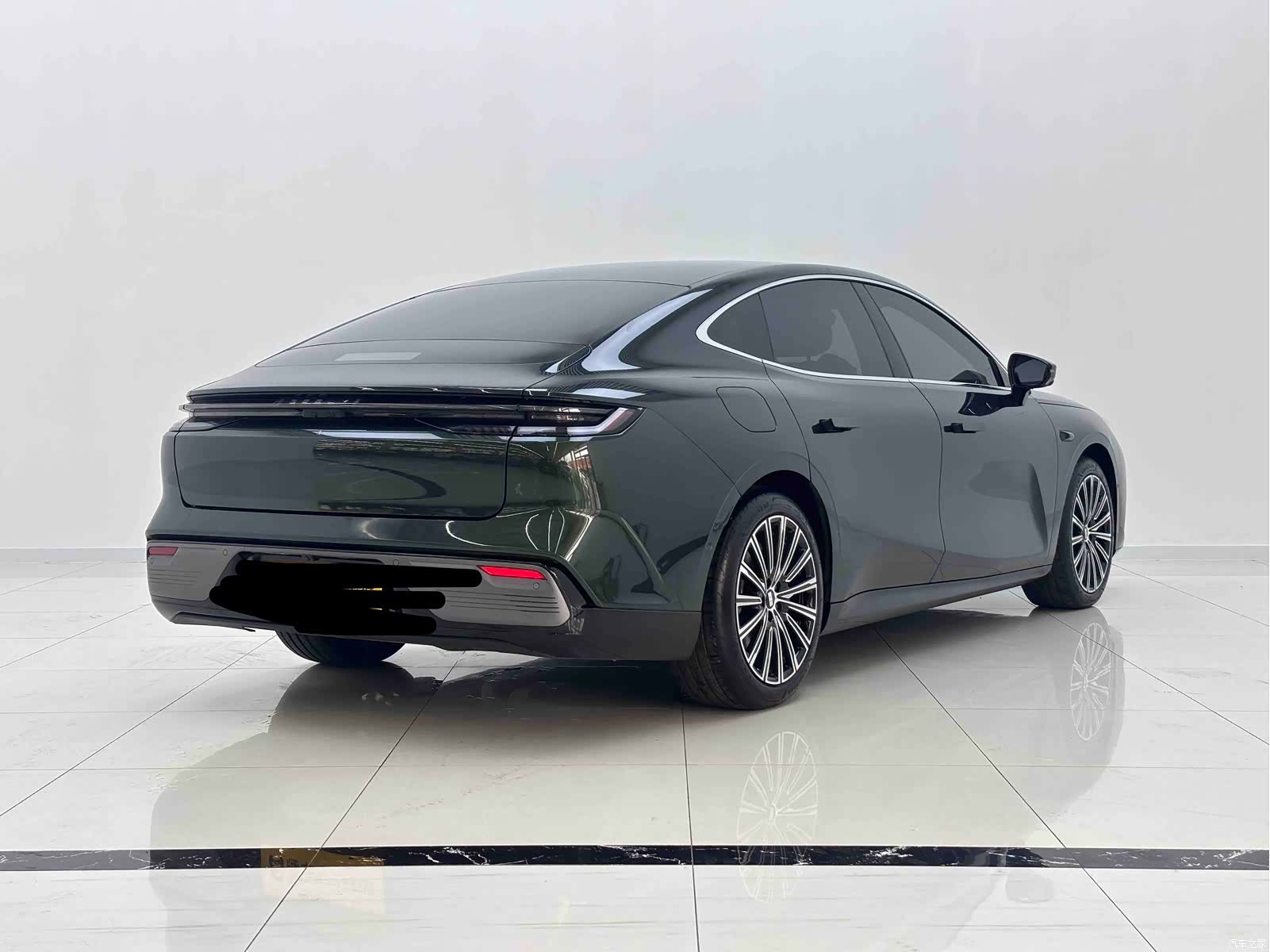 Geely 8, 2025 3