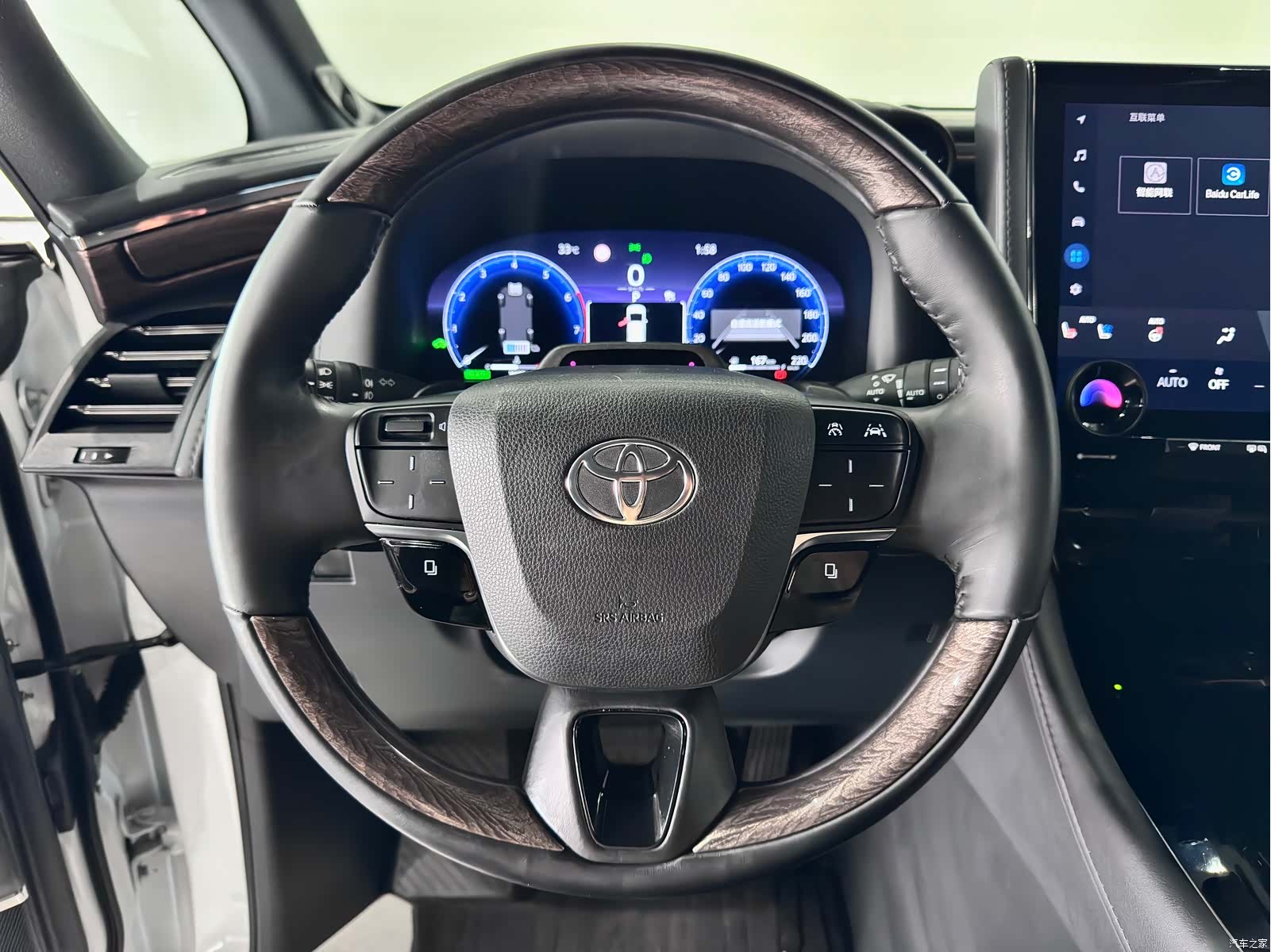 Toyota Alphard, 2024 18