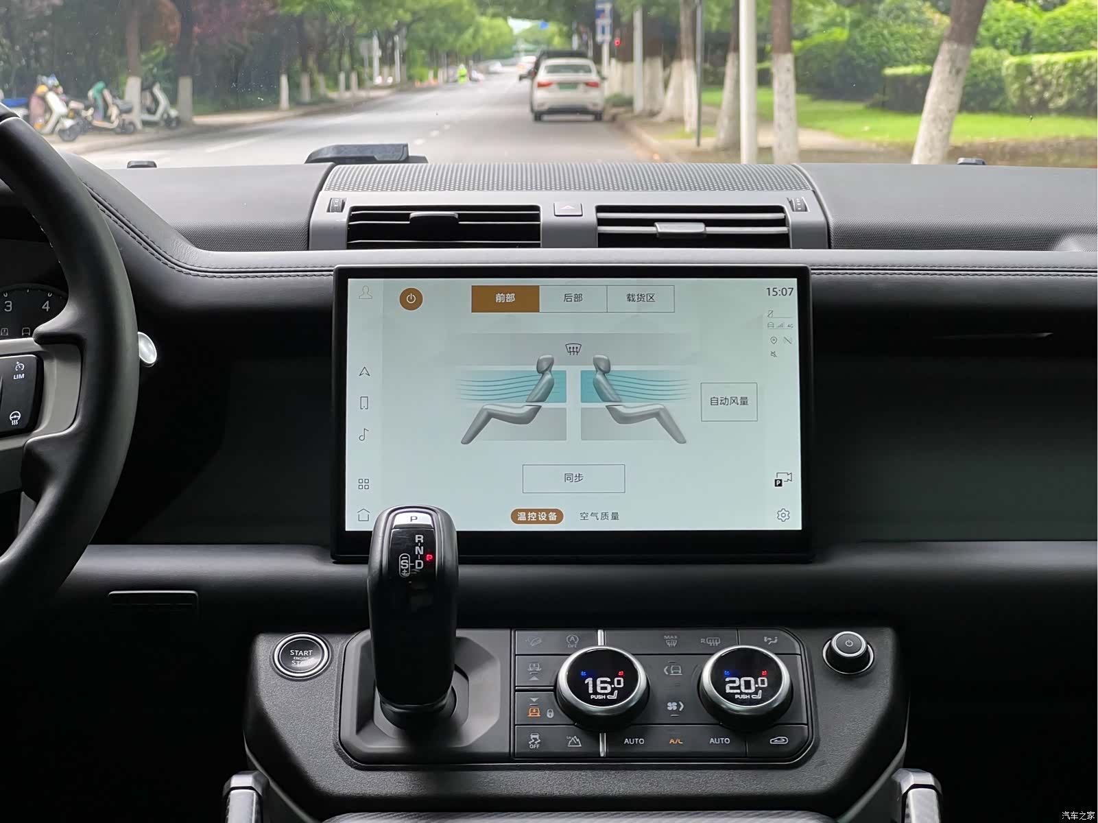 Land Rover Defender, 2024 18