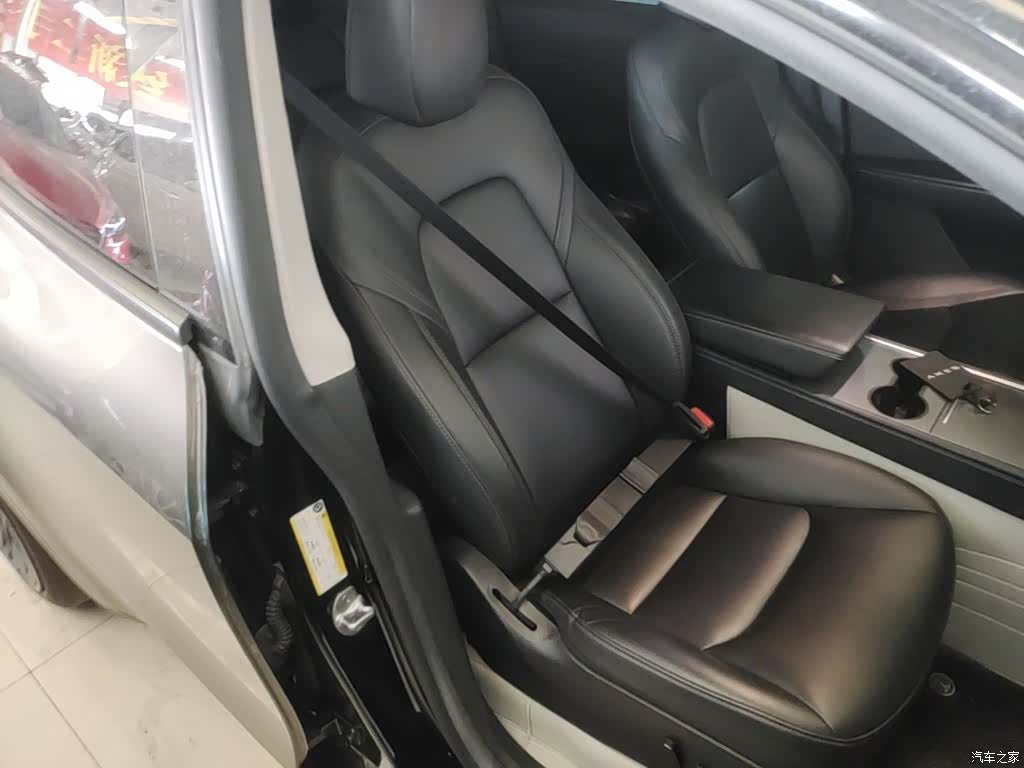 Tesla Model Y, 2023 25