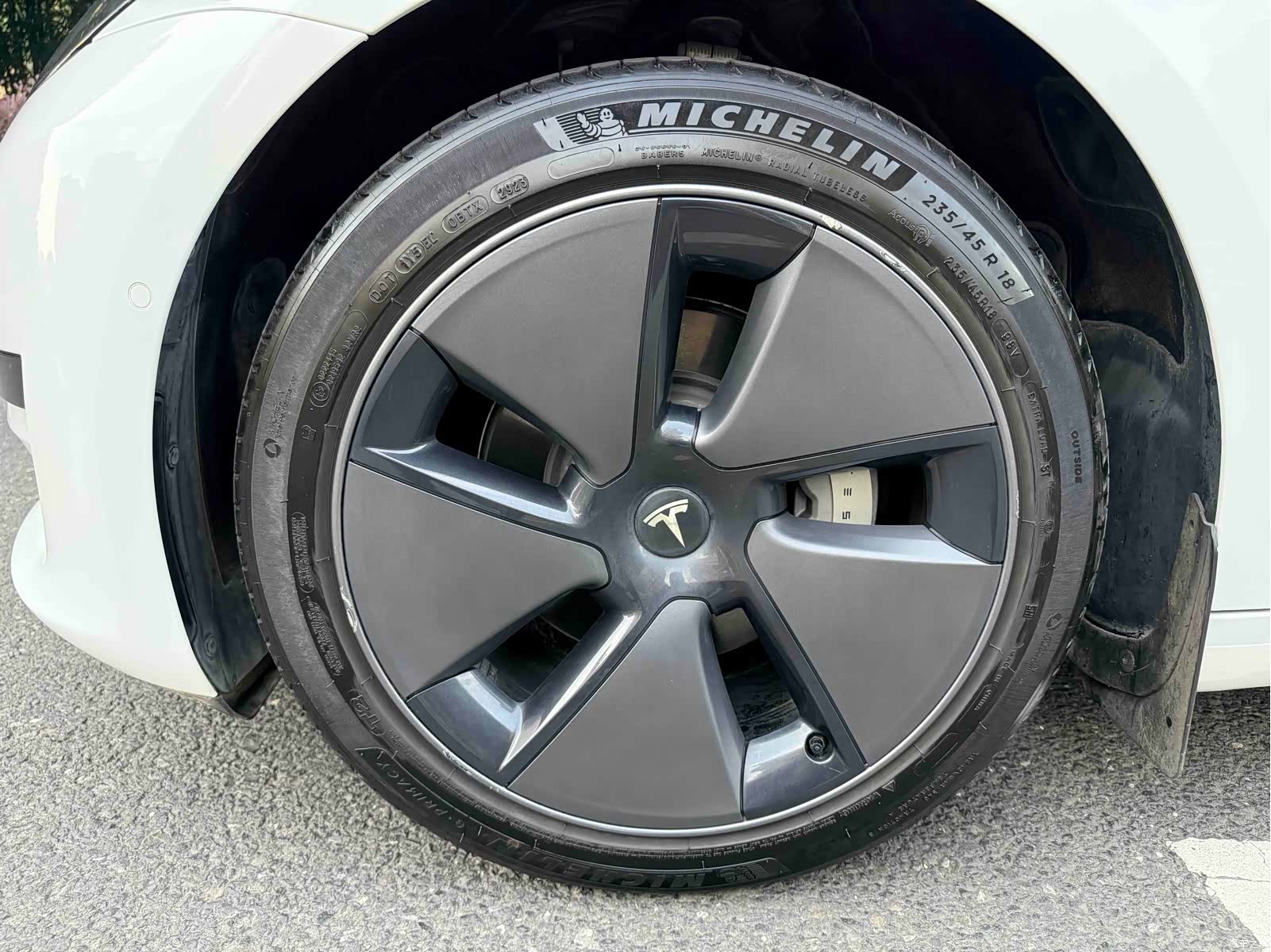Tesla Model 3, 2023 4