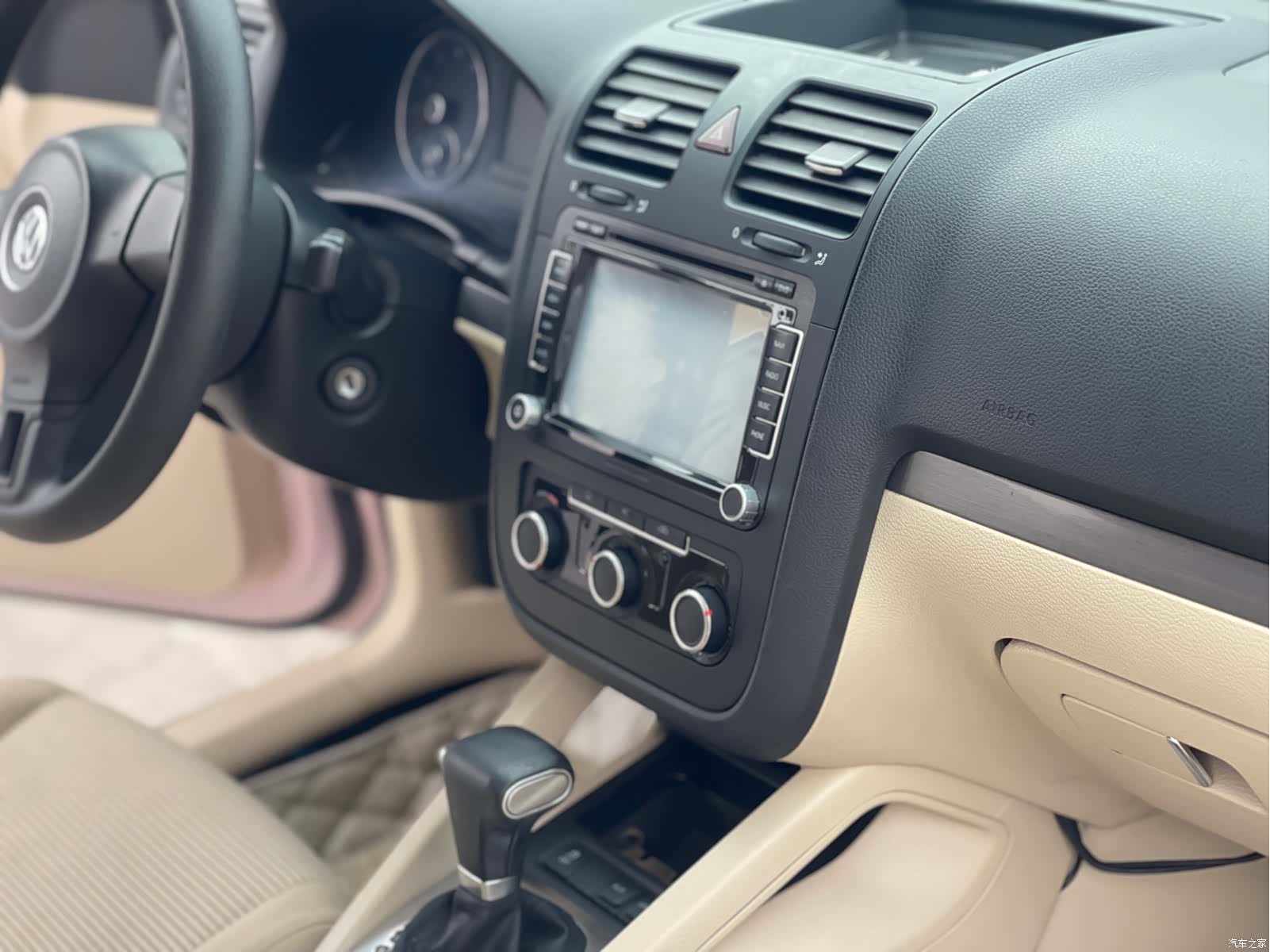 Volkswagen Sagitar, 2011 9