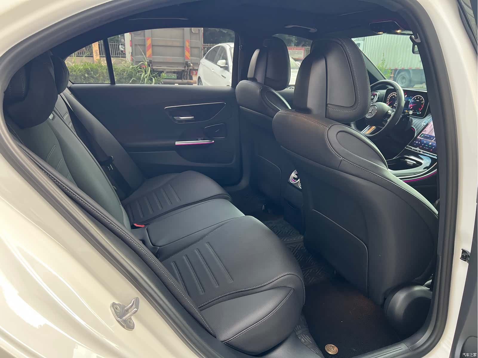 Mercedes-Benz C-Class, 2023 11