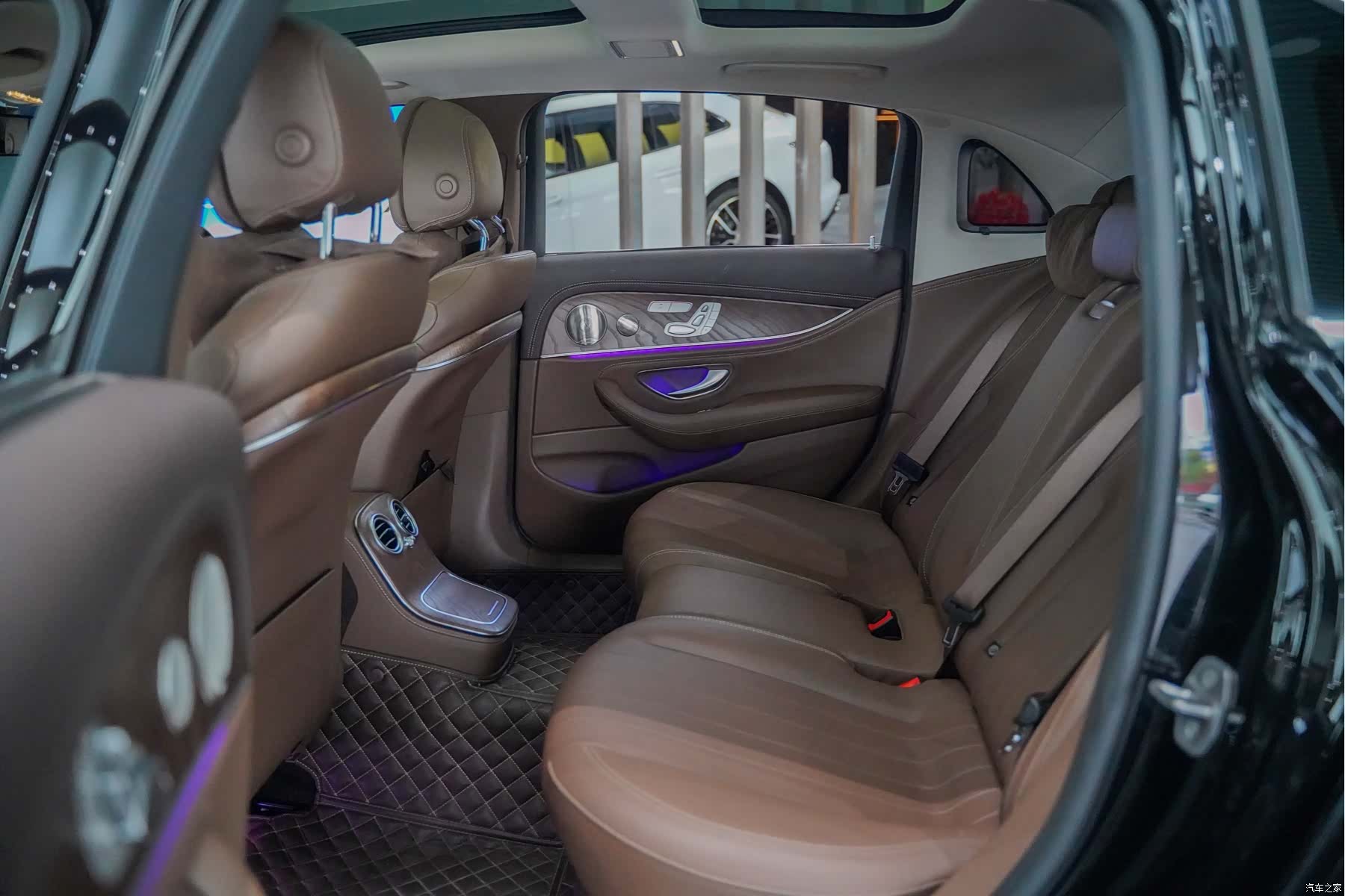 Mercedes-Benz E-Class, 2023 3
