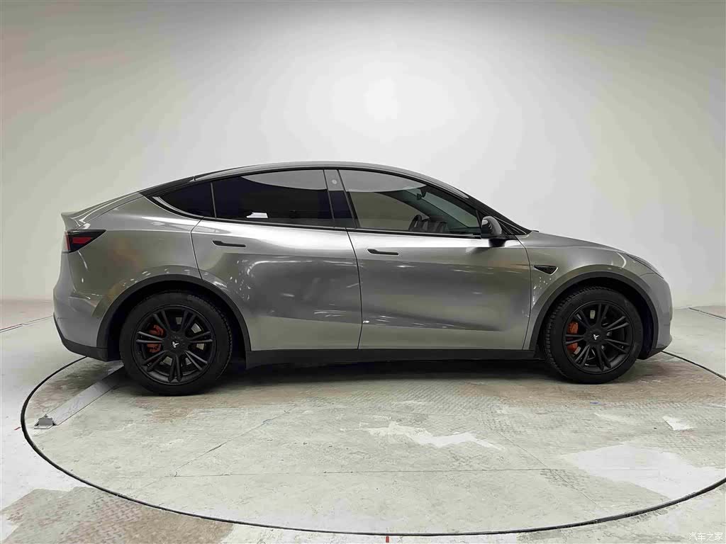 Tesla Model Y, 2023 19