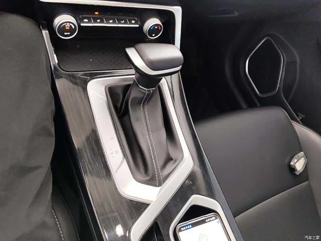 Geely Coolray, 2025 14