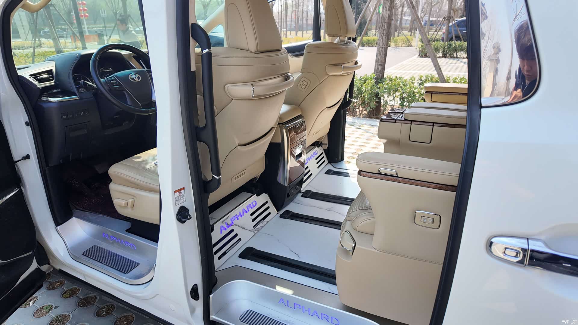 Toyota Alphard, 2017 10