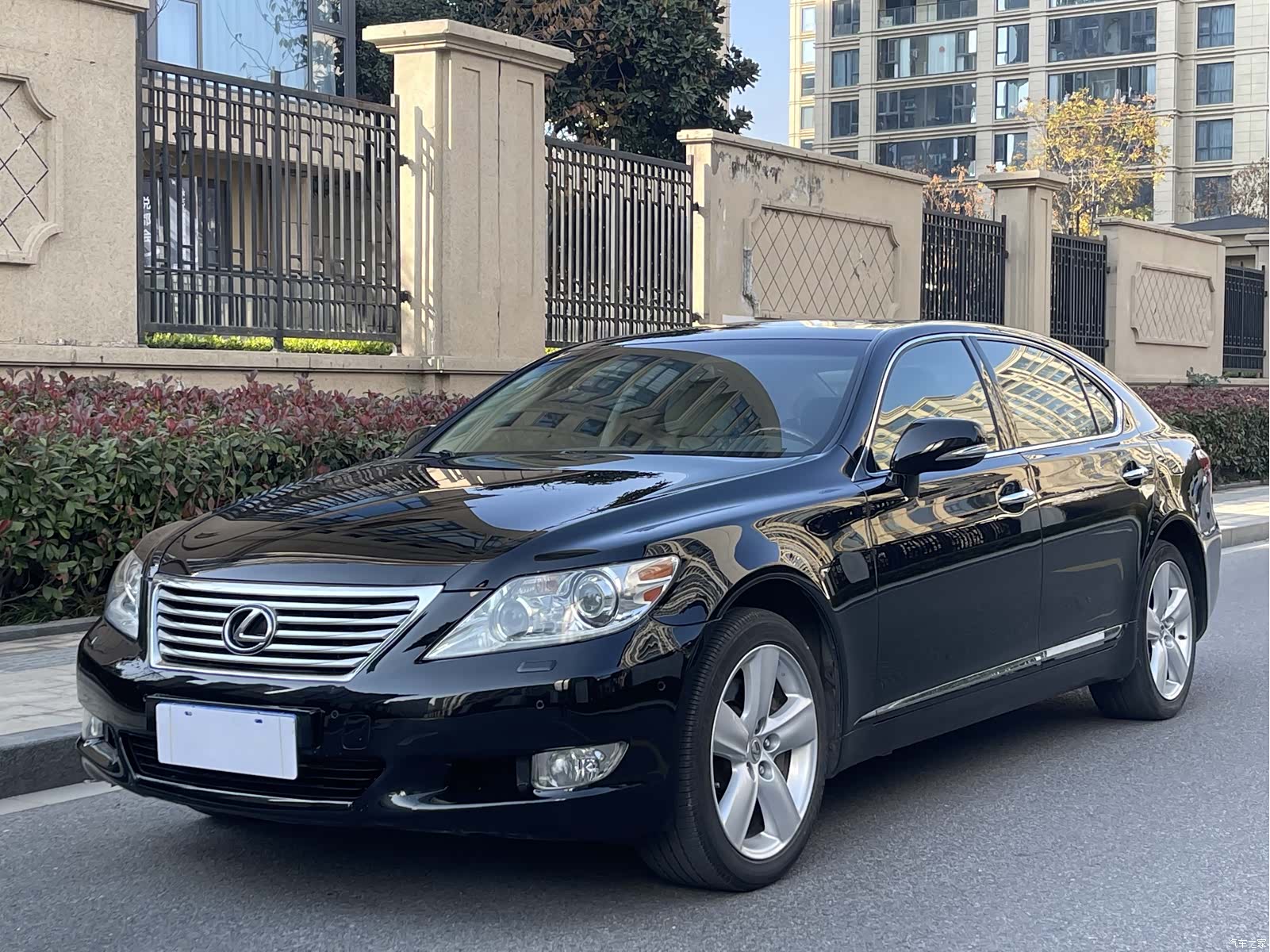 Lexus LS, 2011 1