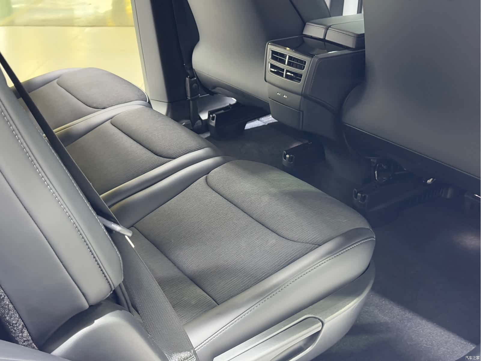 Tesla Model X, 2019 13