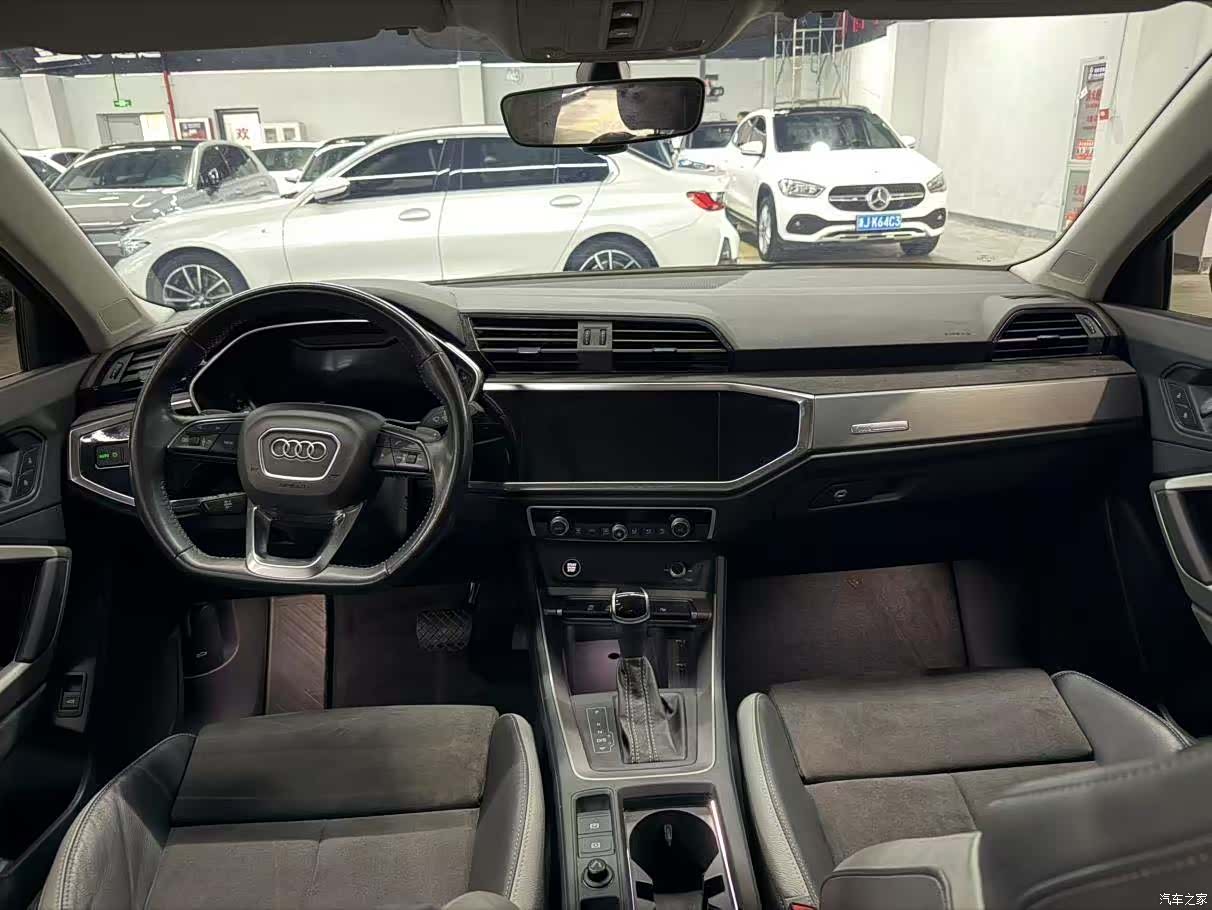 Audi Q3, 2022 10
