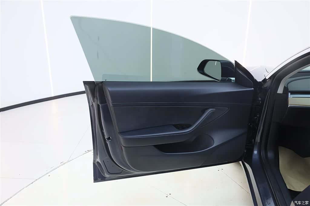 Tesla Model 3, 2020 13