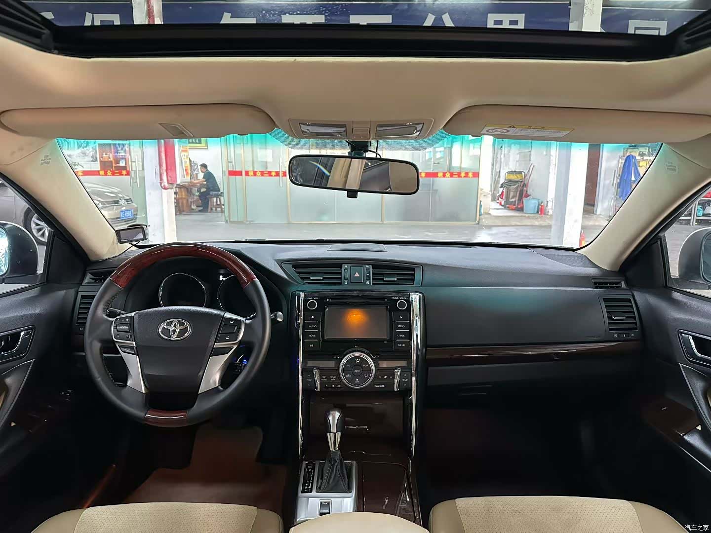 Toyota 2.5V, 2015 6