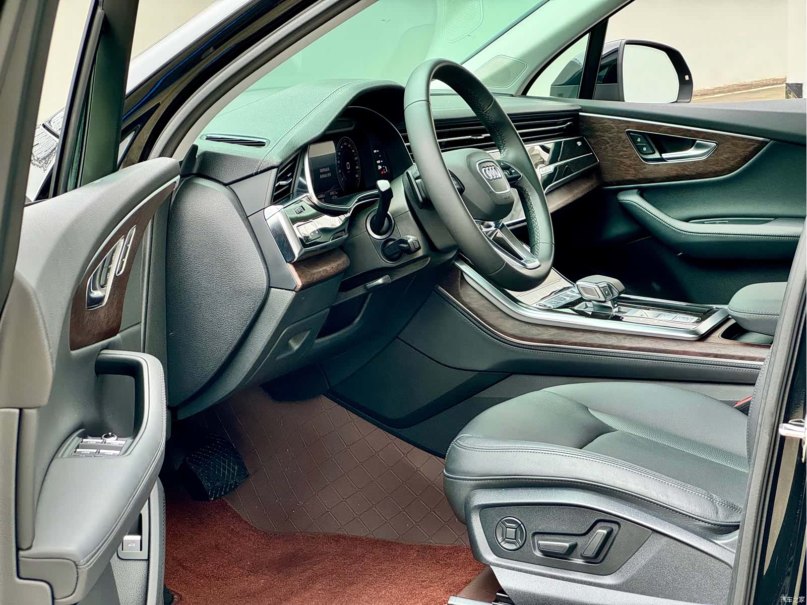 Audi Q7, 2023 все фото