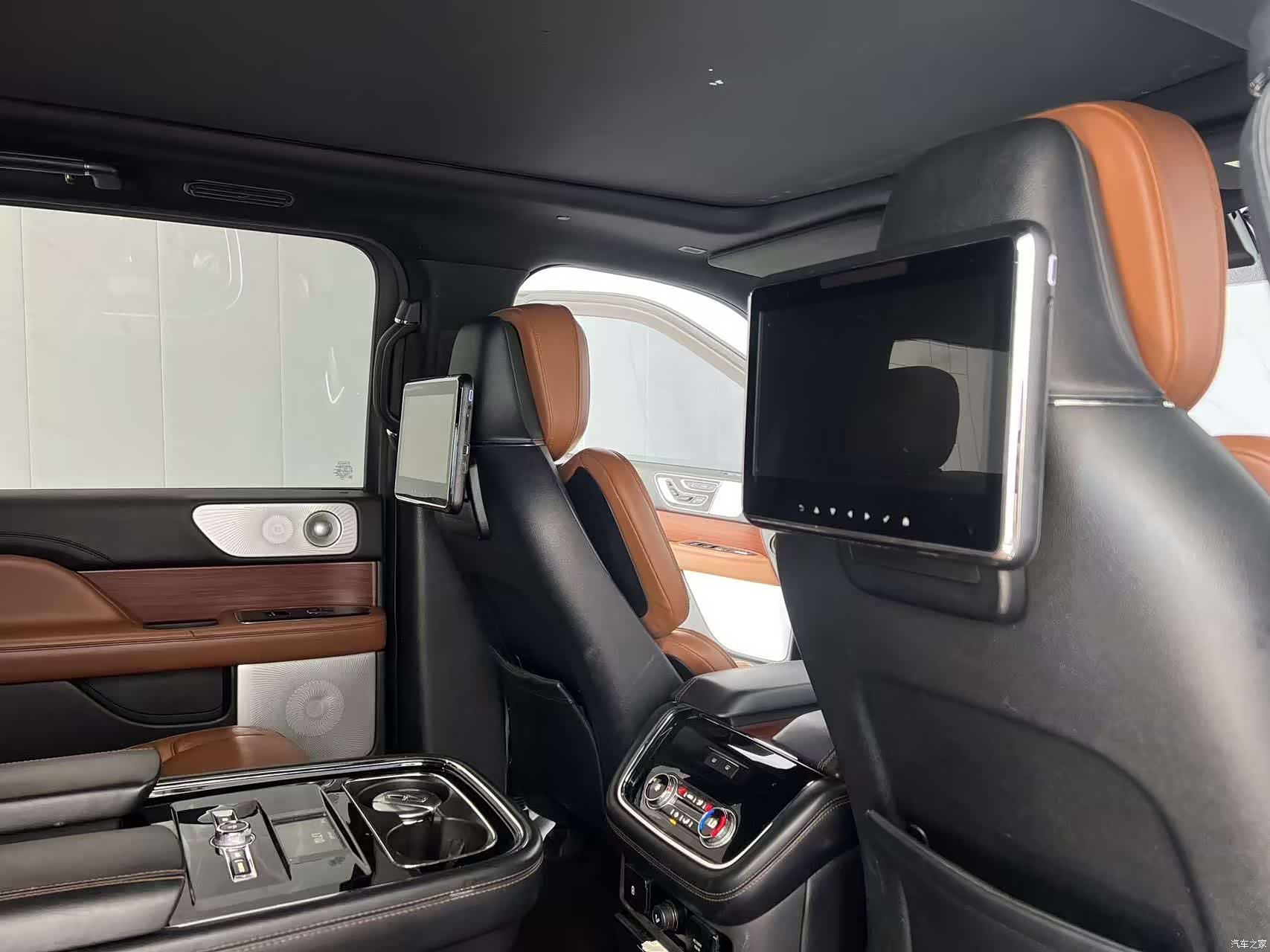 Lincoln Navigator, 2019 19