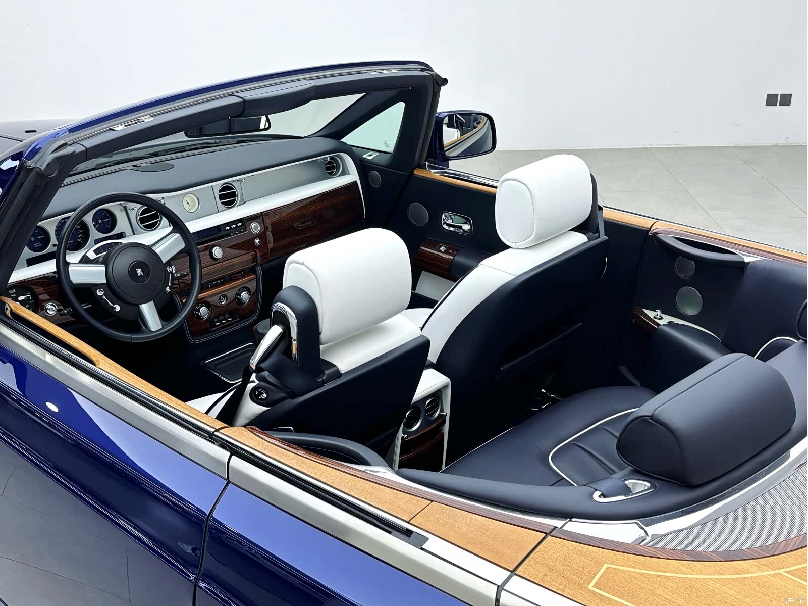 Rolls-Royce Phantom, 2011 25