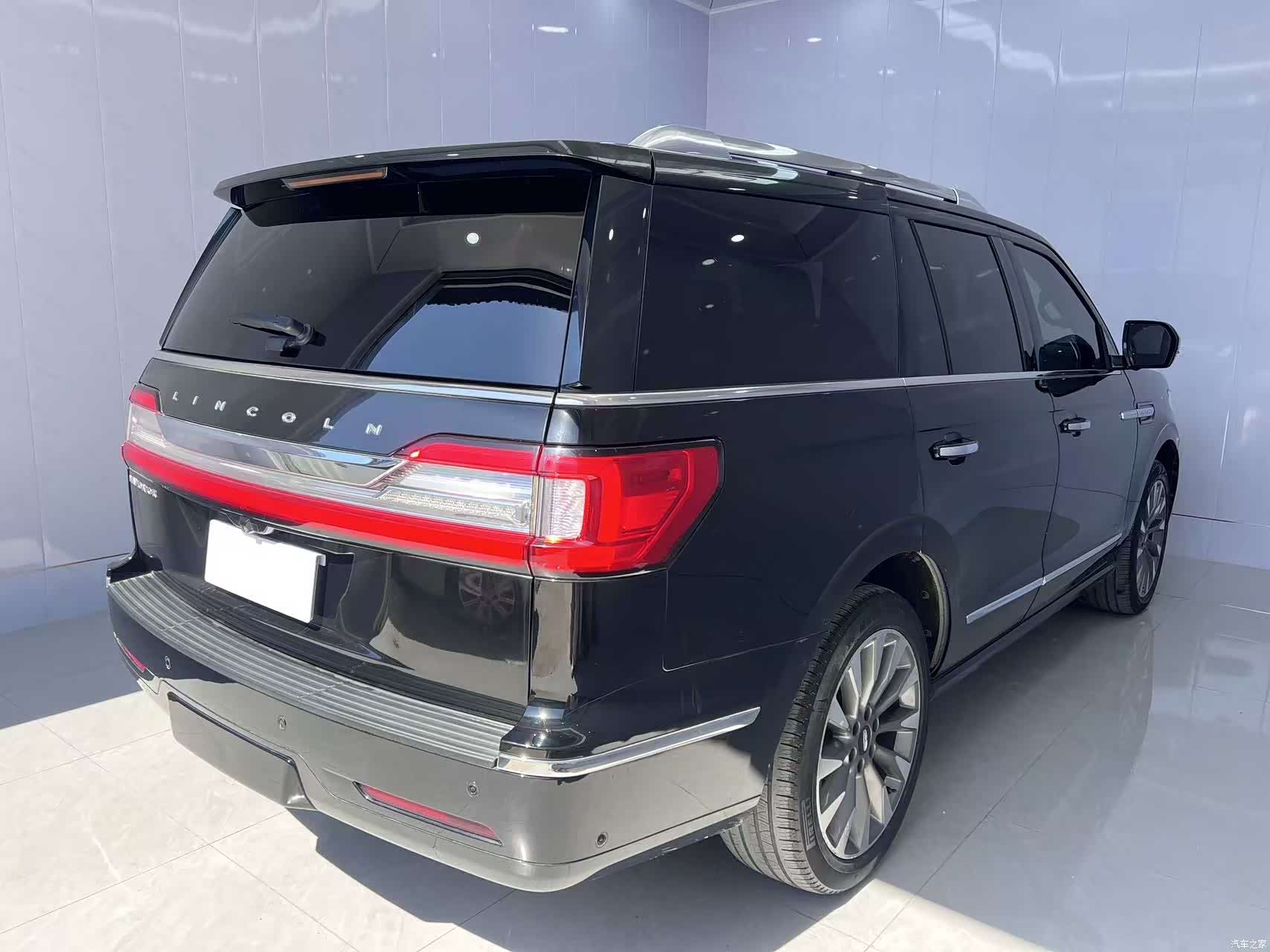 Lincoln Navigator, 2019 все фото